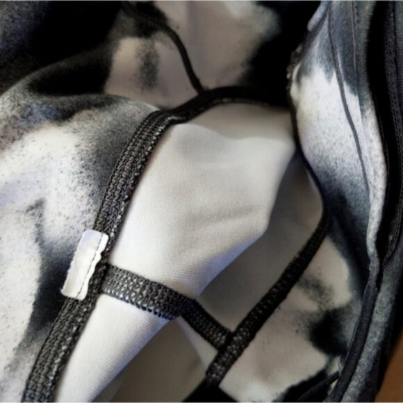 Lululemon speed up crop - Picture 7 of 8